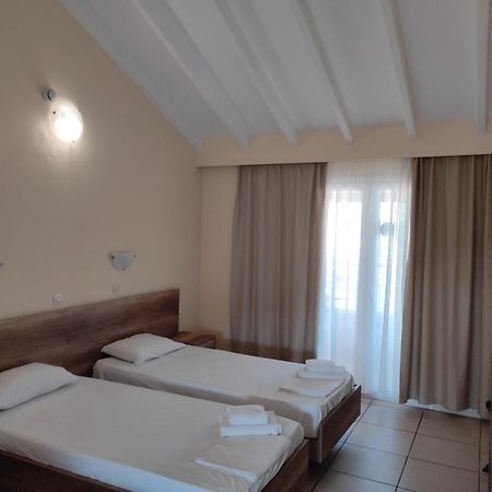 Kavos Plaza Hotel Esterno foto