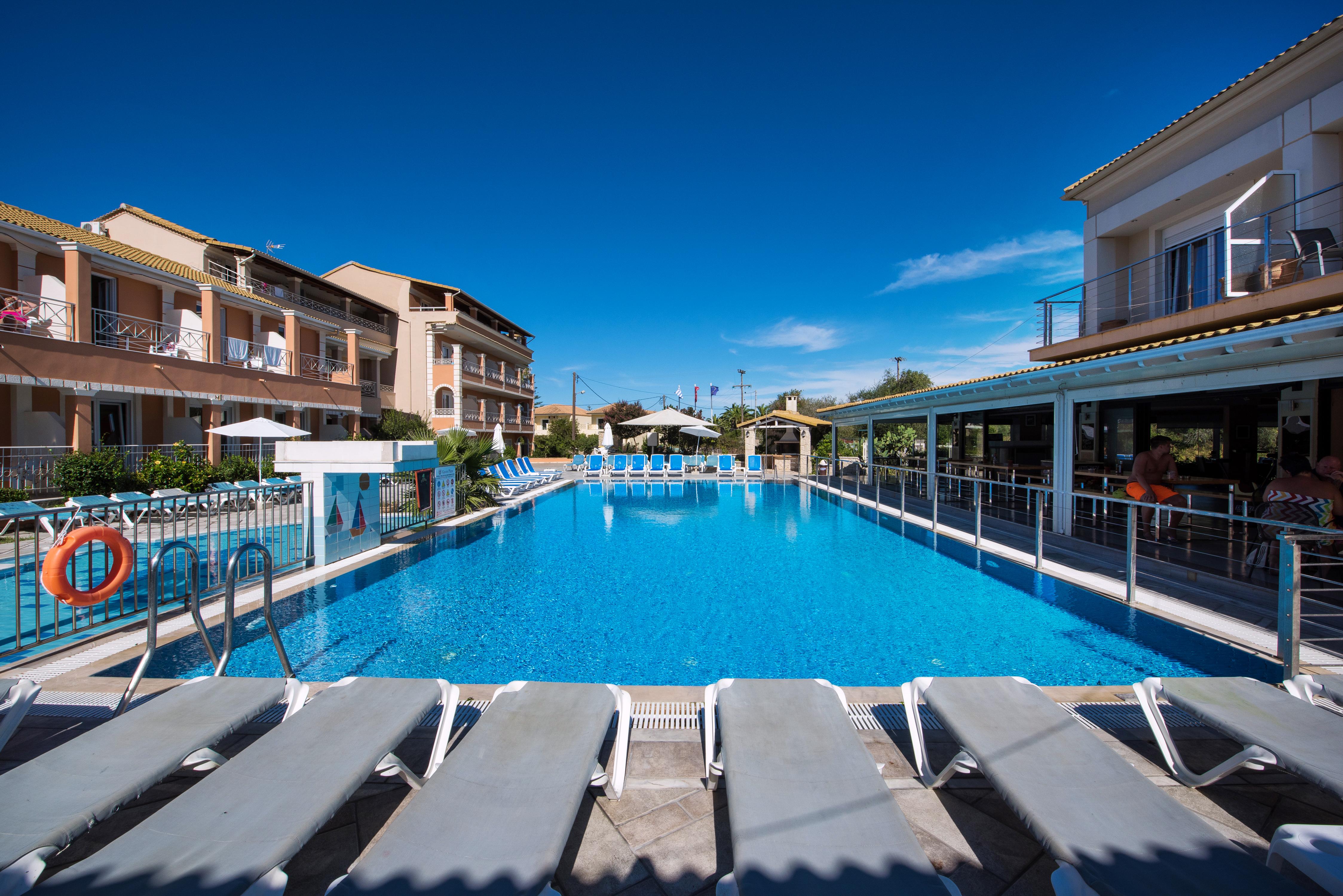 Kavos Plaza Hotel Esterno foto