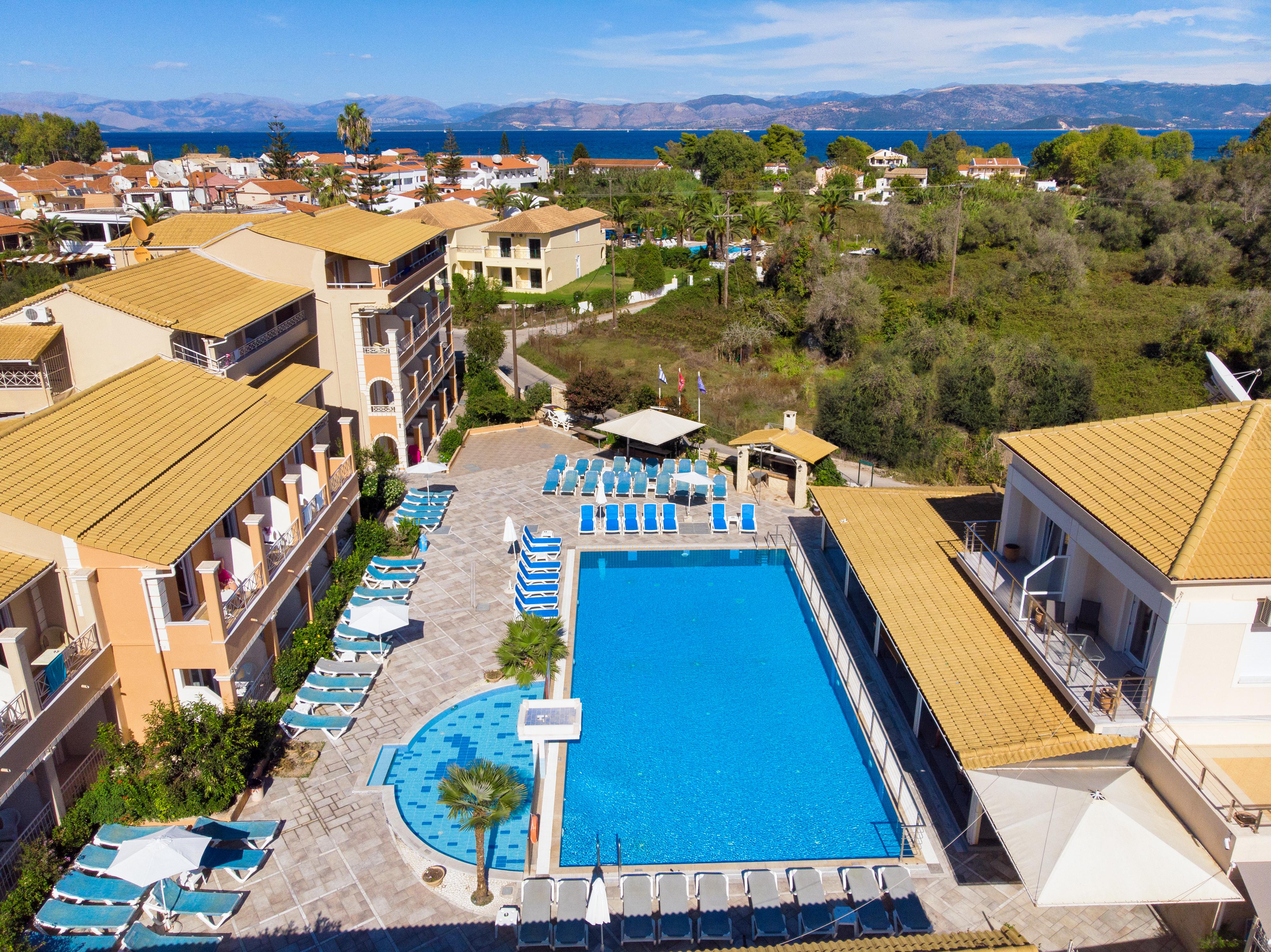 Kavos Plaza Hotel Esterno foto