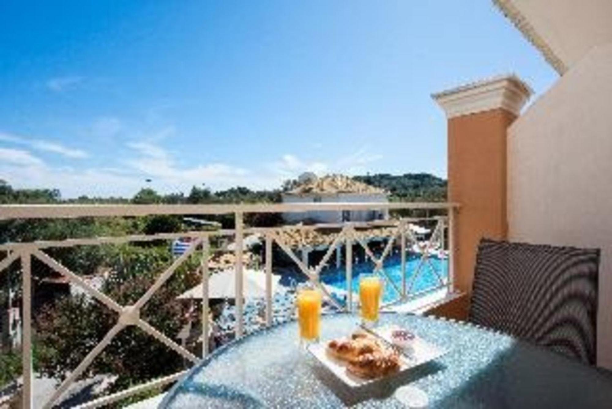 Kavos Plaza Hotel Esterno foto
