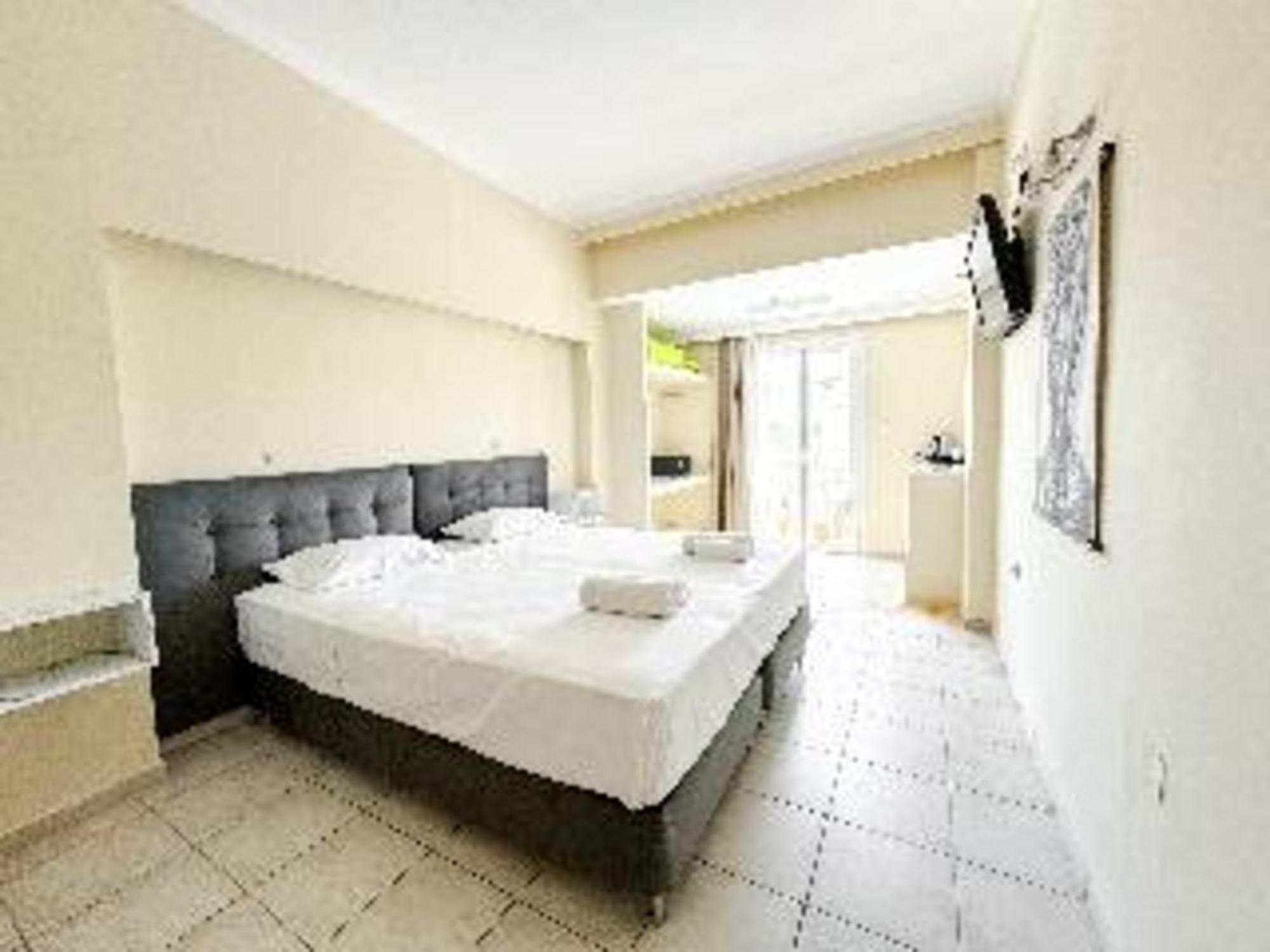 Kavos Plaza Hotel Esterno foto