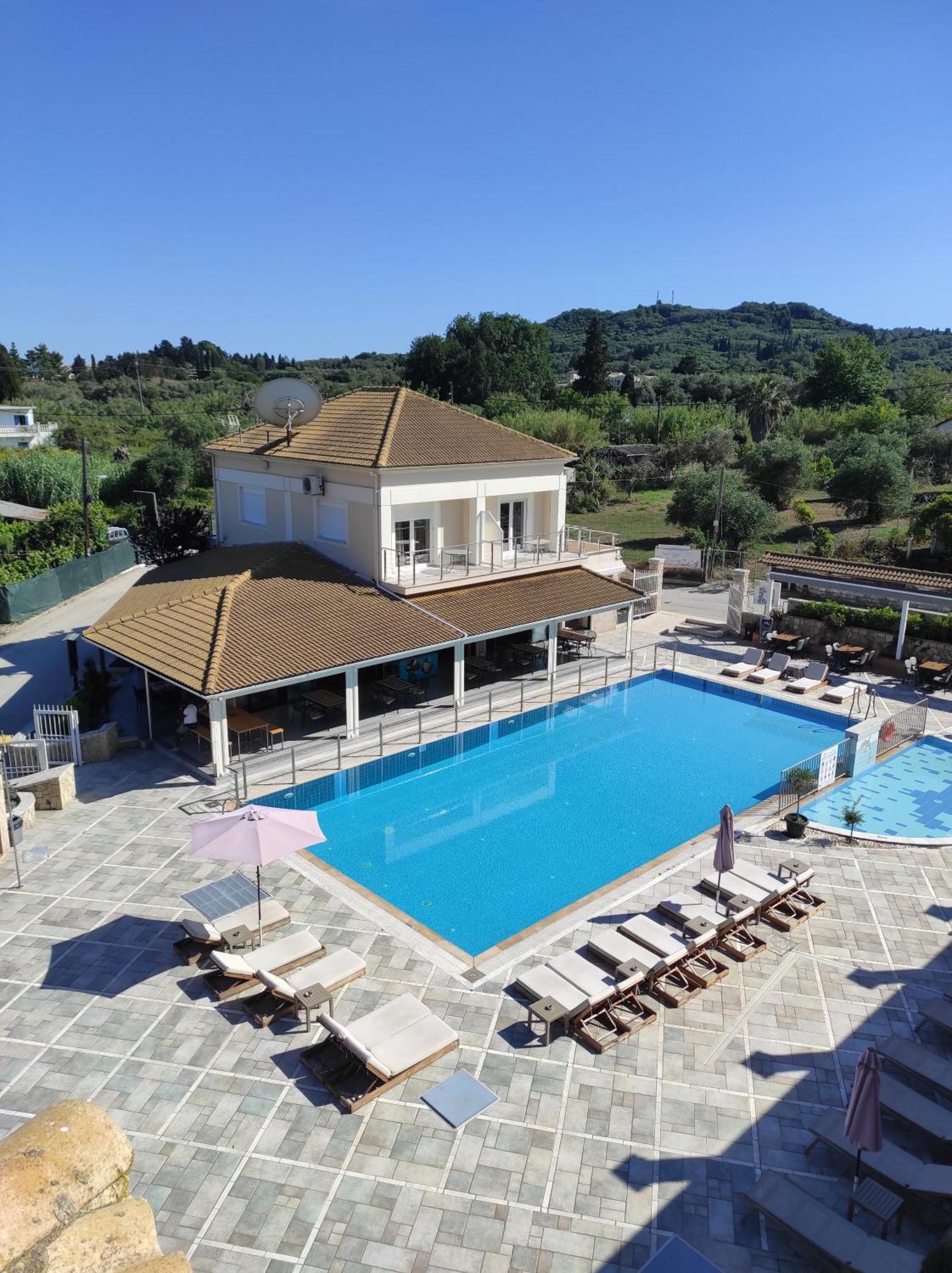 Kavos Plaza Hotel Esterno foto