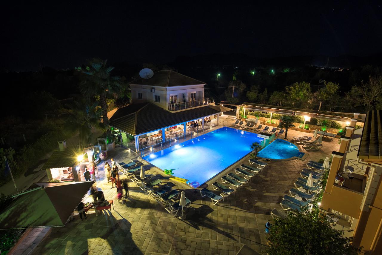 Kavos Plaza Hotel Esterno foto