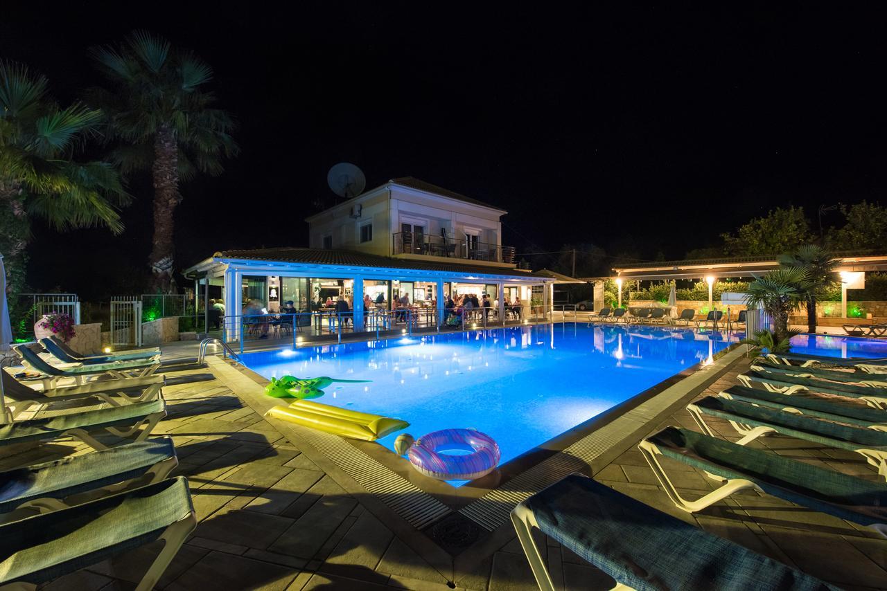 Kavos Plaza Hotel Esterno foto