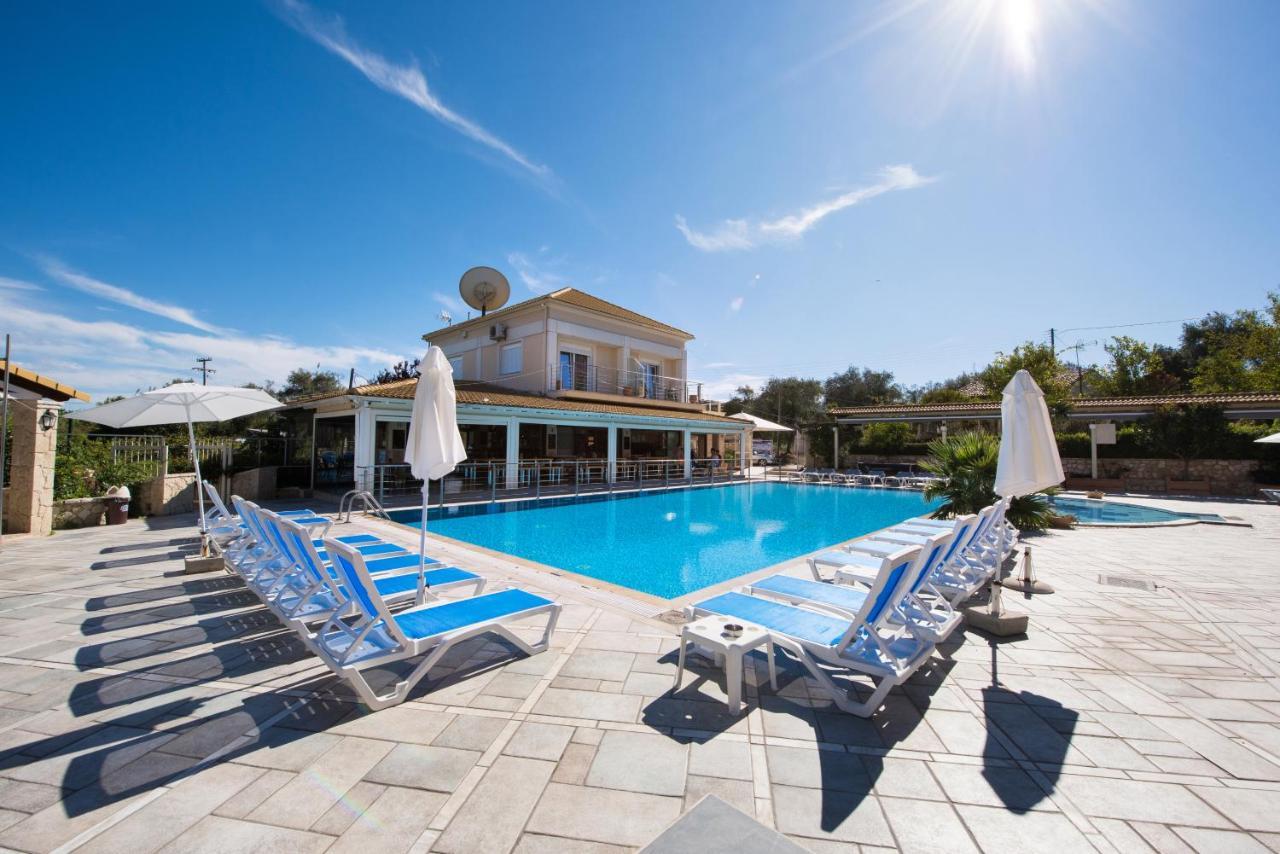 Kavos Plaza Hotel Esterno foto