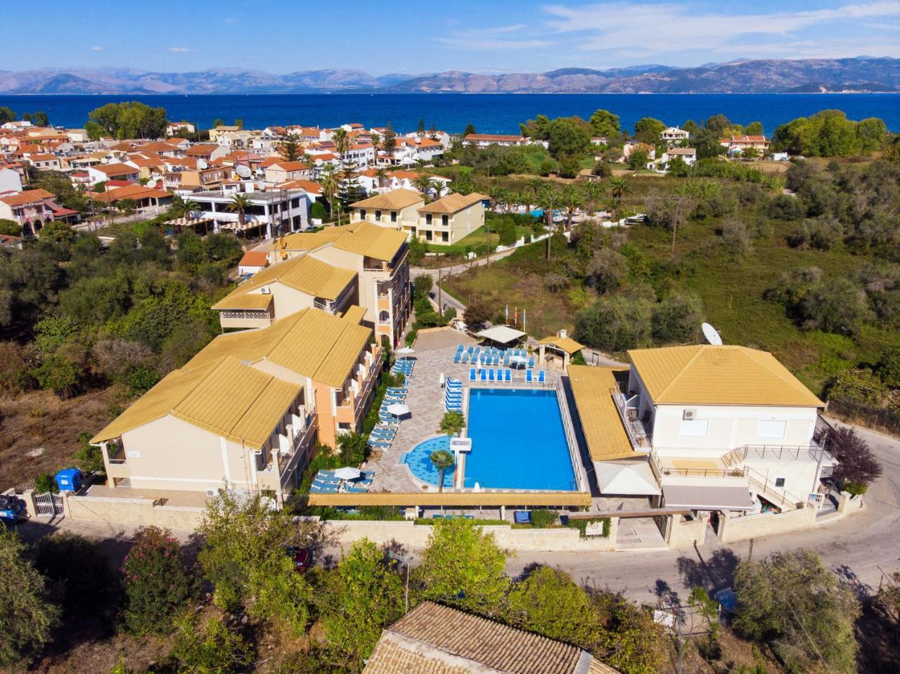 Kavos Plaza Hotel Esterno foto