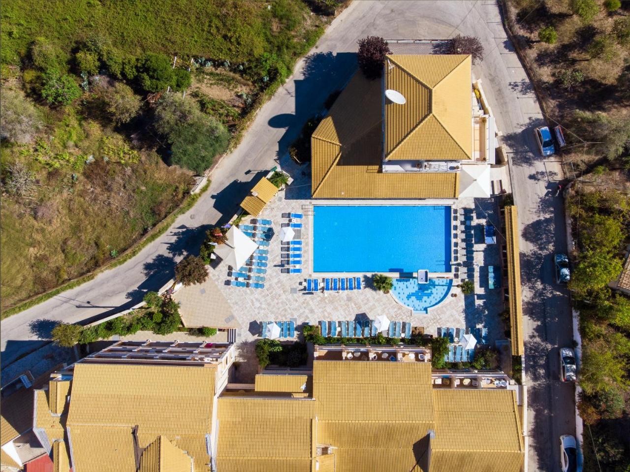 Kavos Plaza Hotel Esterno foto