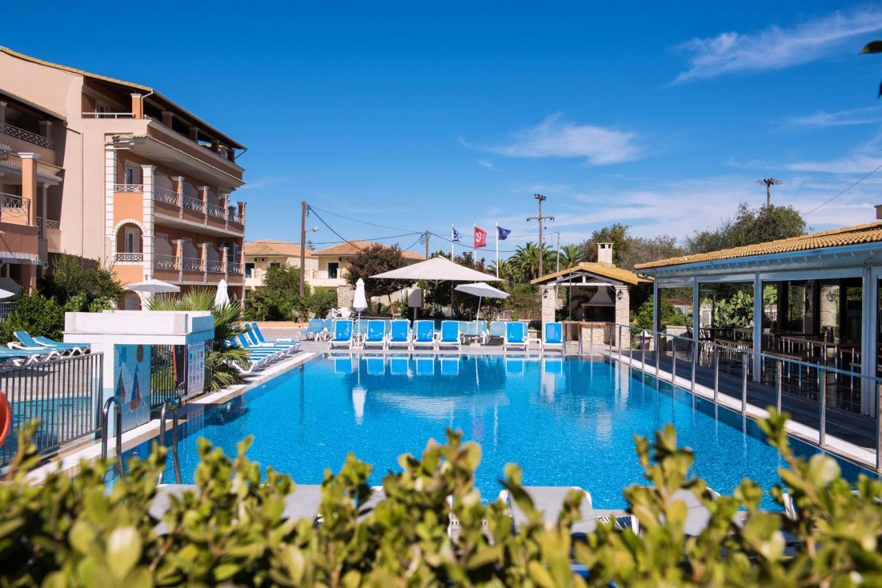 Kavos Plaza Hotel Esterno foto