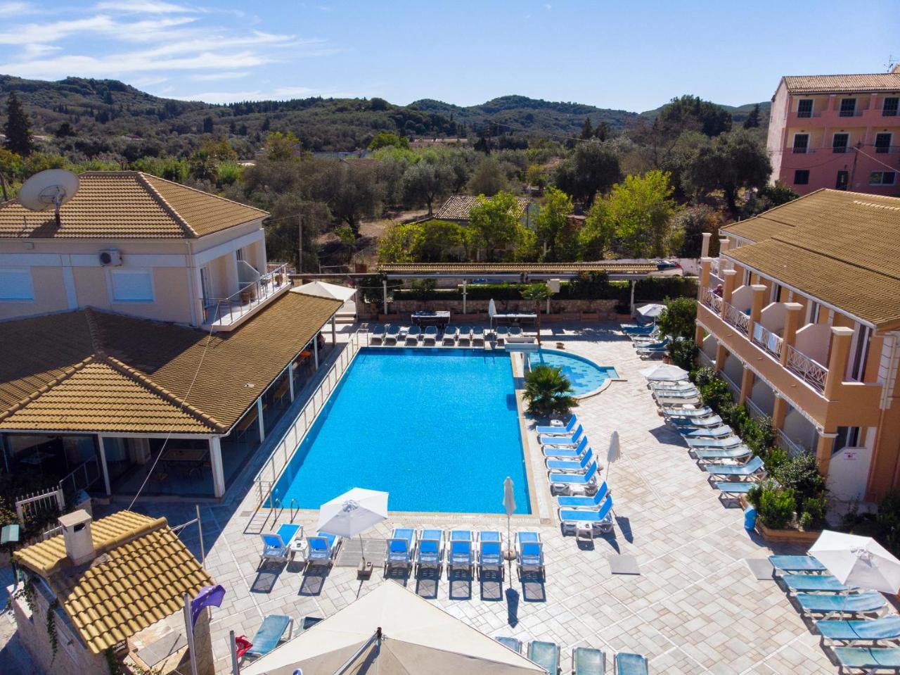 Kavos Plaza Hotel Esterno foto
